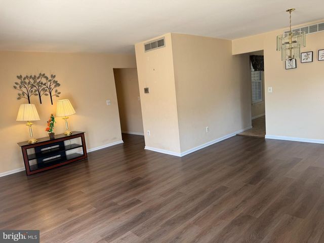 800 BRIDGEBORO ST, Riverside, NJ 08075