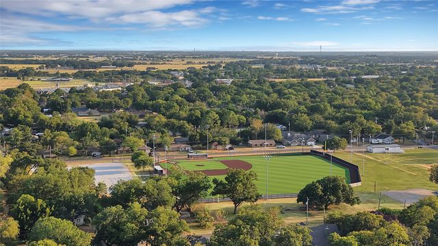 600 E Jacob Street, Pilot Point, TX 76258