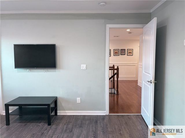 11 Andre Avenue, Edison, NJ 08817