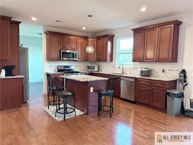 11 Andre Avenue, Edison, NJ 08817