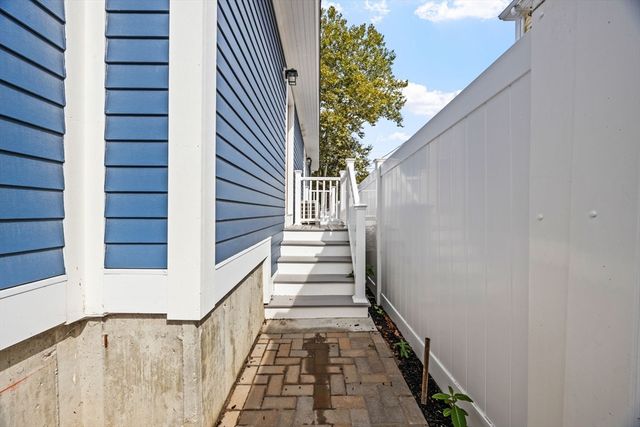 9 Swan St 2, Beverly, MA 01915