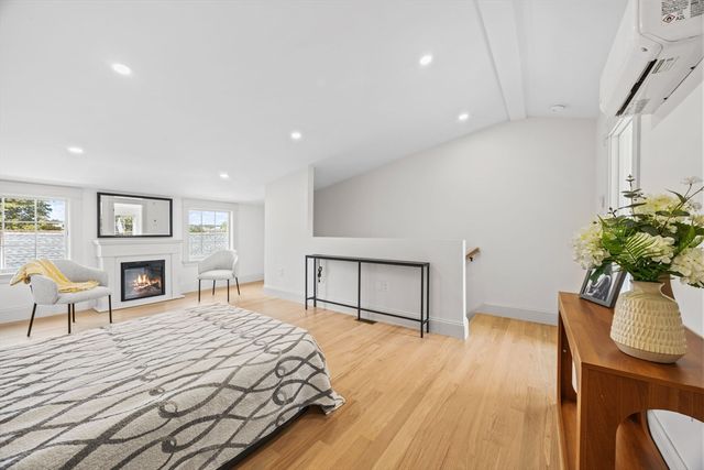 9 Swan St 2, Beverly, MA 01915