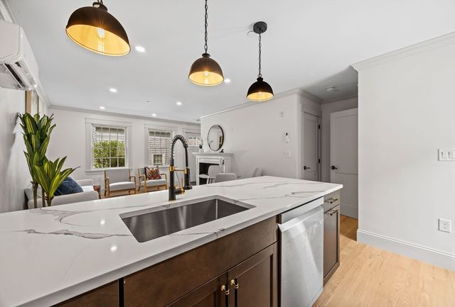 9 Swan St 2, Beverly, MA 01915