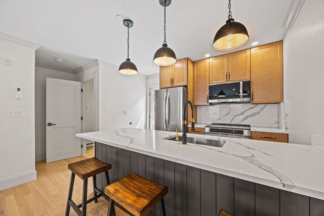 9 Swan St 2, Beverly, MA 01915