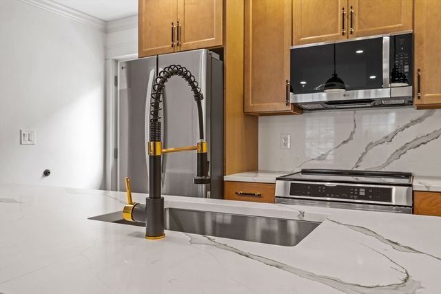 9 Swan St 2, Beverly, MA 01915