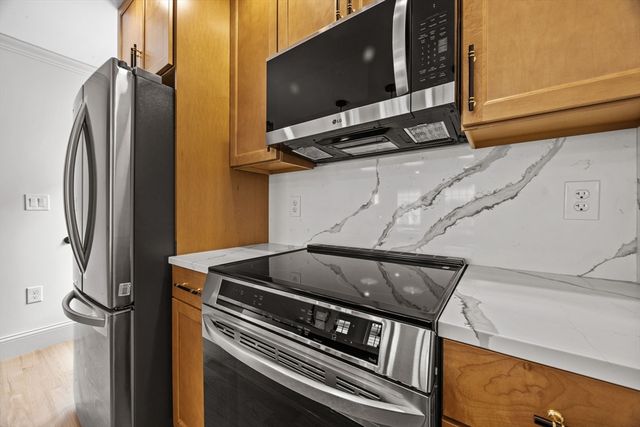 9 Swan St 2, Beverly, MA 01915