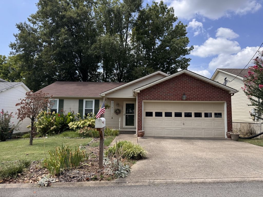 102 River Bend Rd, Hendersonville, TN 37075