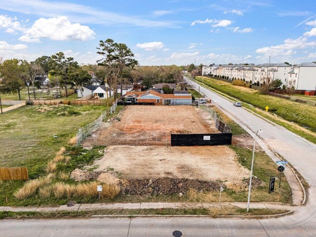 2105 Mckean Drive, Houston, TX 77080