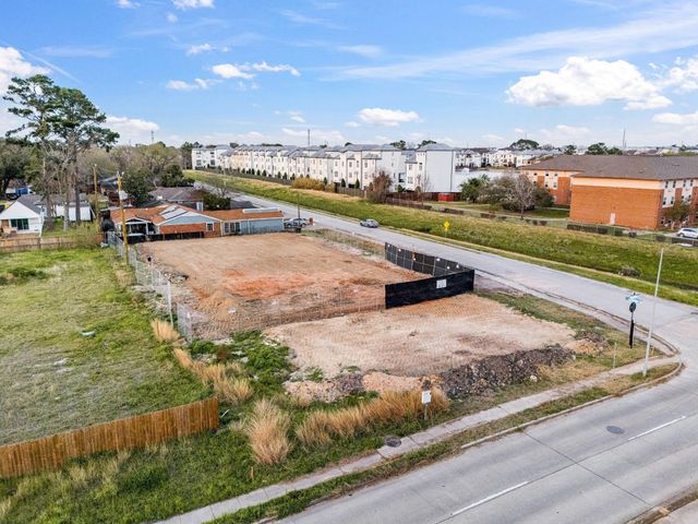 2105 Mckean Drive, Houston, TX 77080