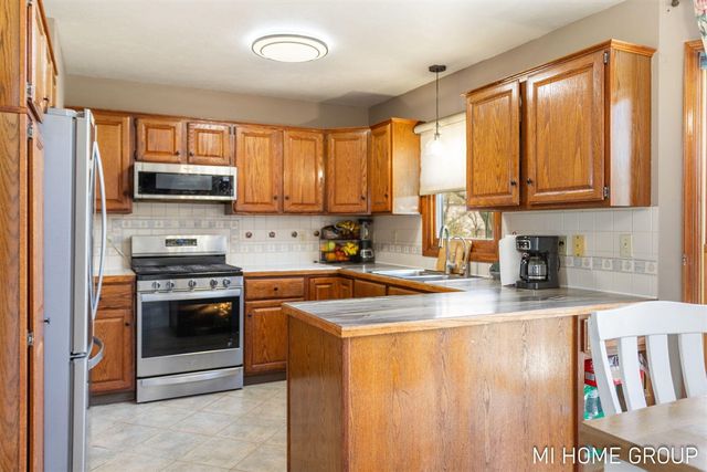 1081 Graafschap Road, Holland, MI 49423