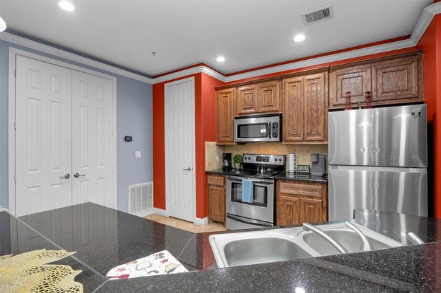 7039 Kingston Cove Ln 309, Willis, TX 77318