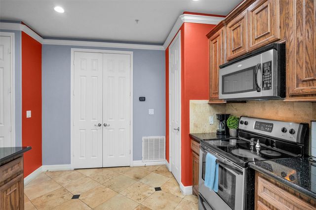 7039 Kingston Cove Ln 309, Willis, TX 77318