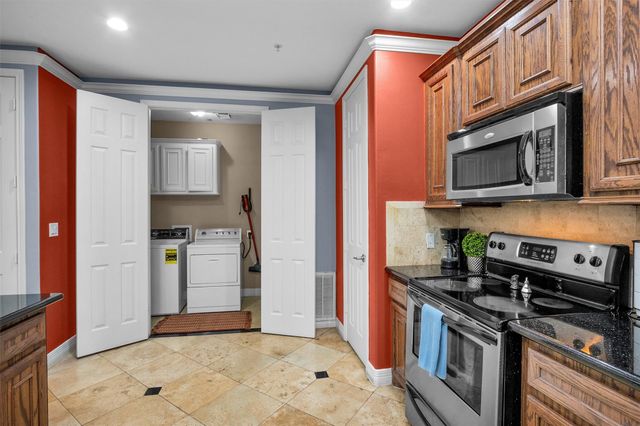 7039 Kingston Cove Ln 309, Willis, TX 77318
