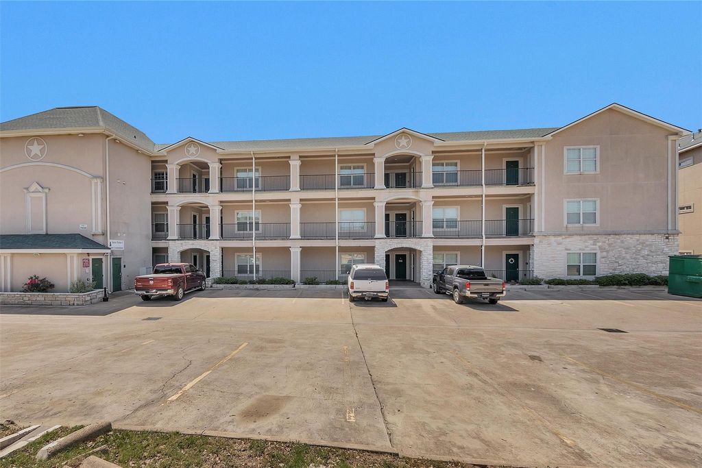7039 Kingston Cove Ln 309, Willis, TX 77318