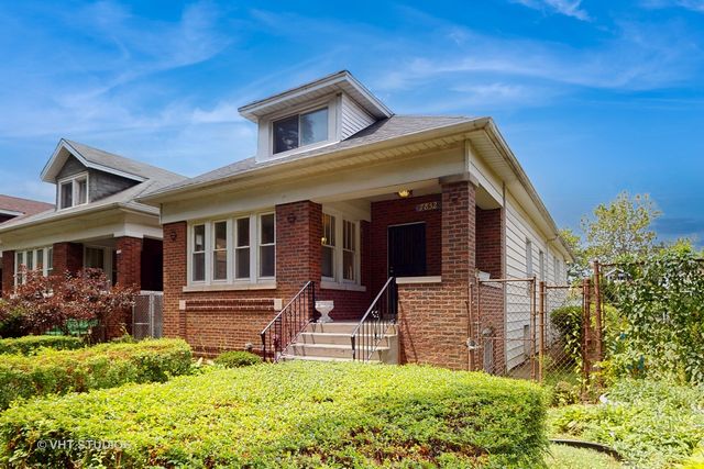 7832 S Paxton Avenue, Chicago, IL 60649