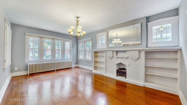7832 S Paxton Avenue, Chicago, IL 60649