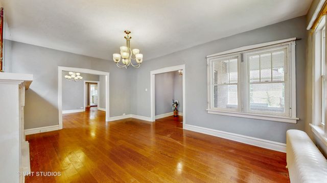 7832 S Paxton Avenue, Chicago, IL 60649