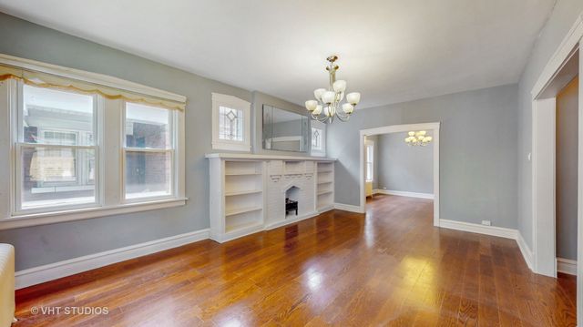 7832 S Paxton Avenue, Chicago, IL 60649