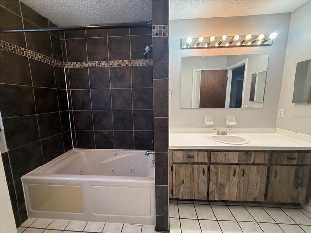 39648 MEADOWOOD LOOP, Zephyrhills, FL 33542