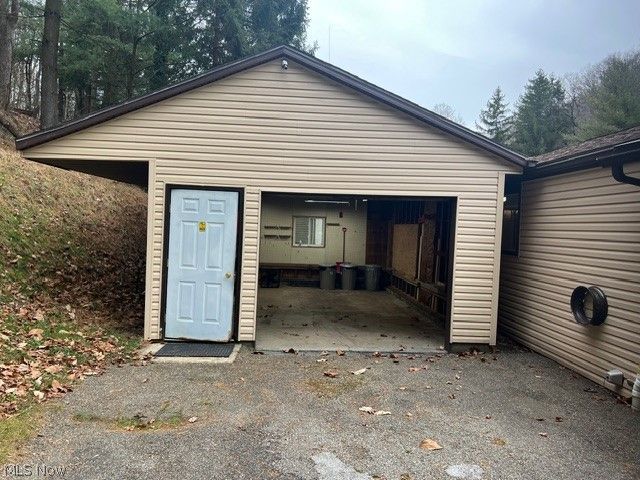 1780 blosser Lane, Follansbee, WV 26037