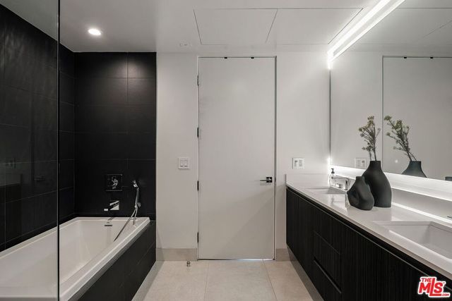 724 N Croft Avenue 313, Los Angeles, CA 90069