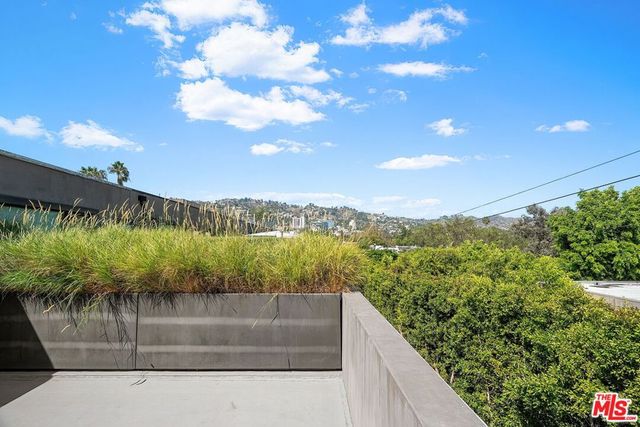 724 N Croft Avenue 313, Los Angeles, CA 90069
