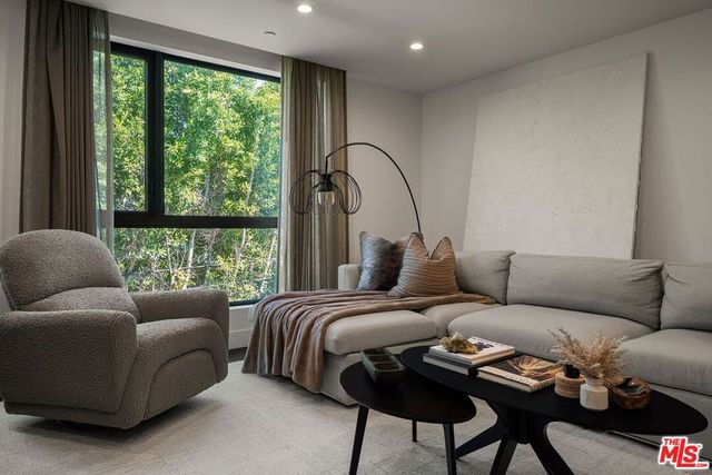724 N Croft Avenue 313, Los Angeles, CA 90069