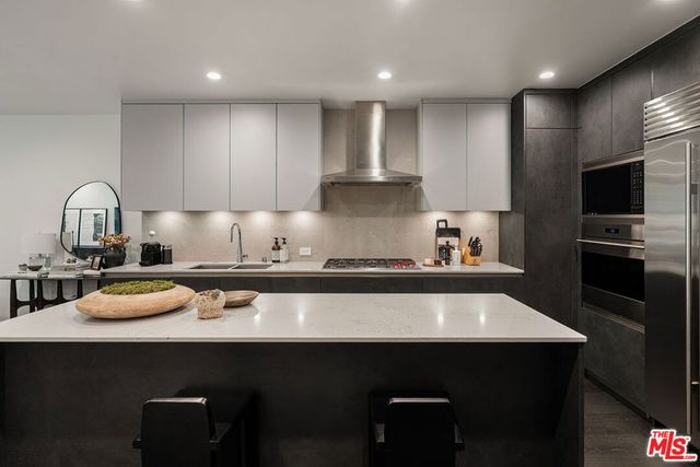 724 N Croft Avenue 313, Los Angeles, CA 90069