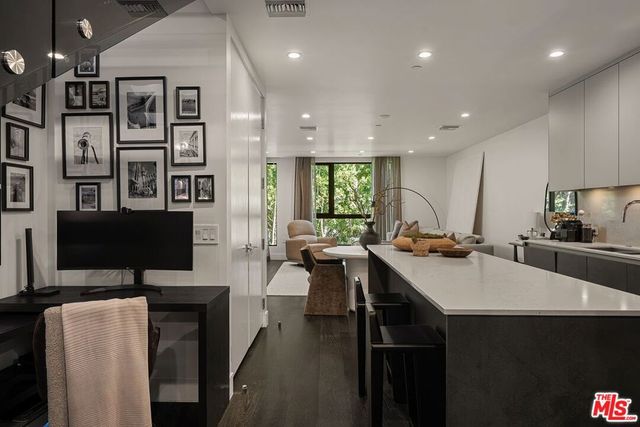 724 N Croft Avenue 313, Los Angeles, CA 90069