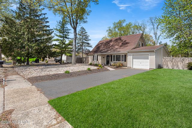 88 Almond Drive, Toms River, NJ 08753