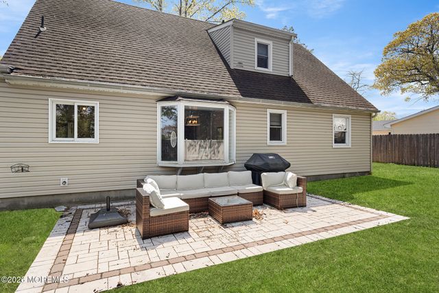 88 Almond Drive, Toms River, NJ 08753