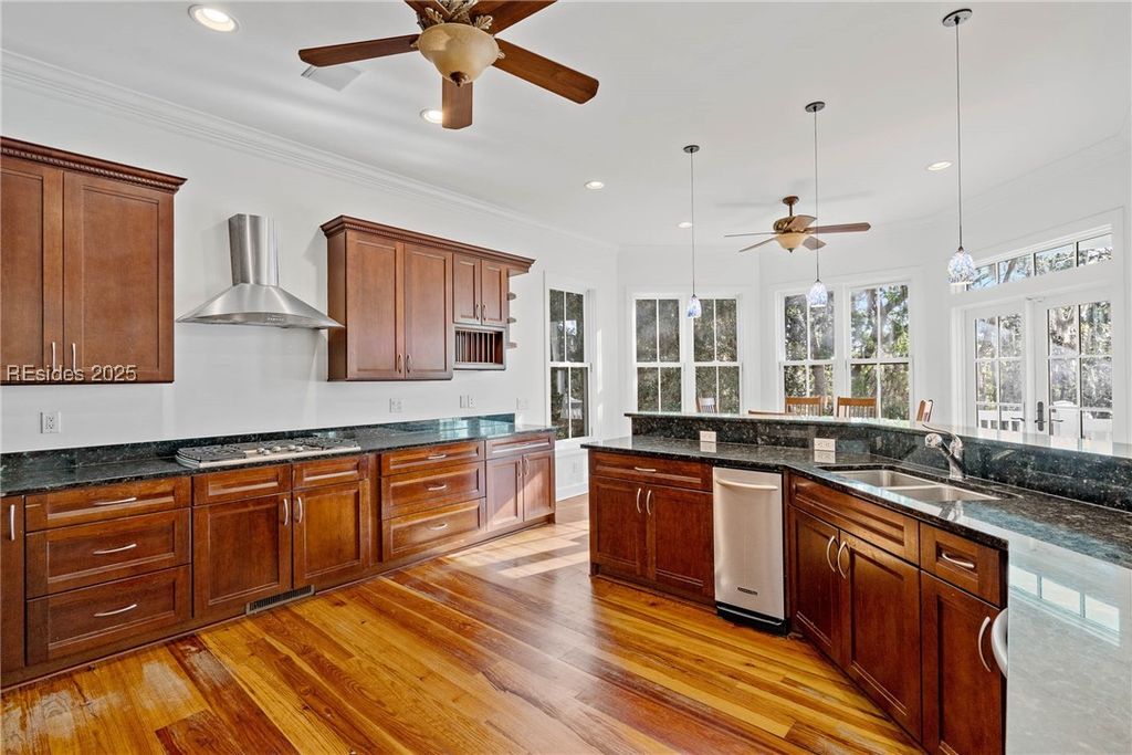 Image 10 of property listing at 104 Barnaby Blf, Seabrook, SC 29940