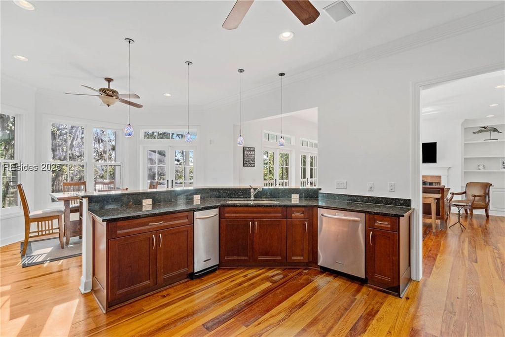 Image 11 of property listing at 104 Barnaby Blf, Seabrook, SC 29940