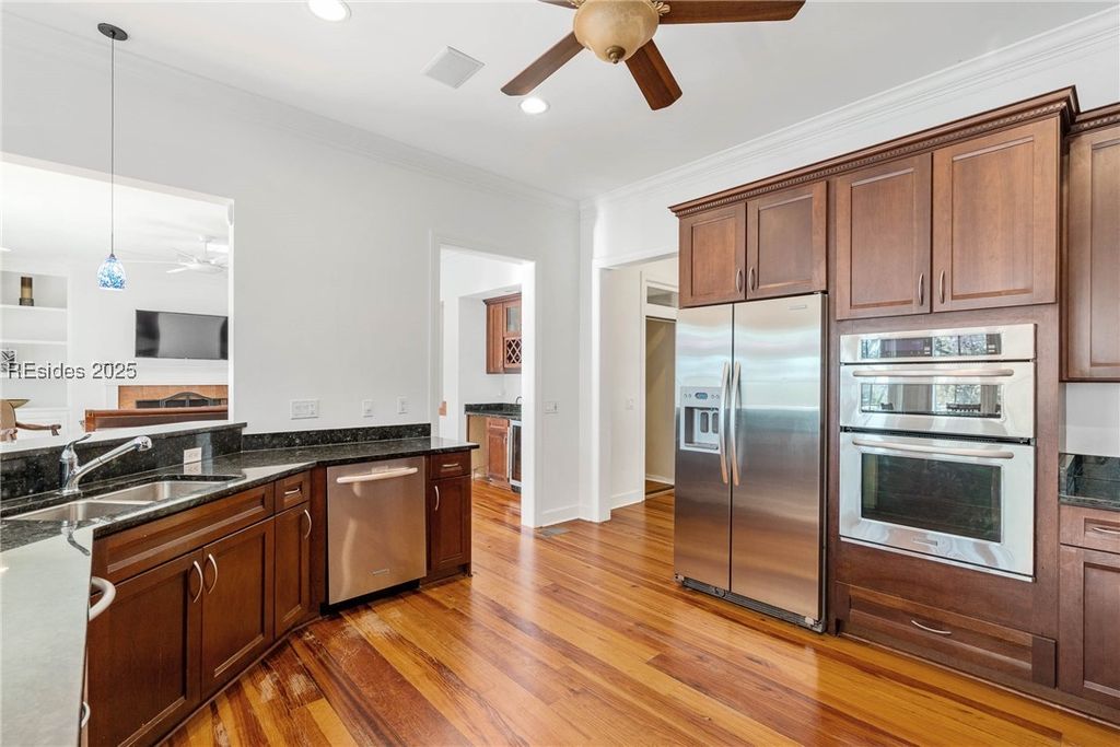 Image 12 of property listing at 104 Barnaby Blf, Seabrook, SC 29940