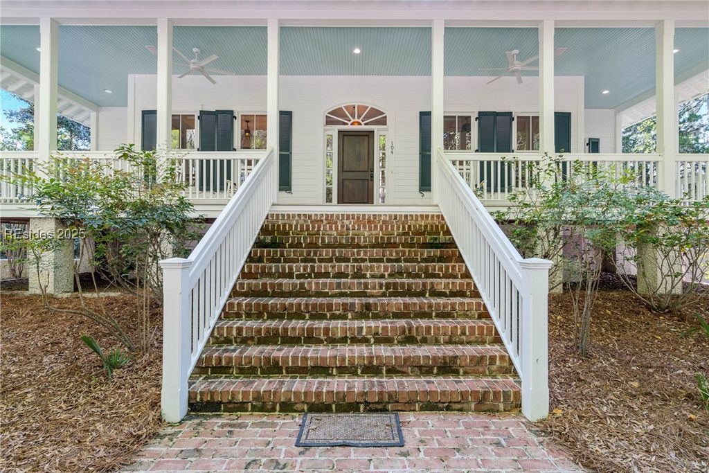 Image 2 of property listing at 104 Barnaby Blf, Seabrook, SC 29940