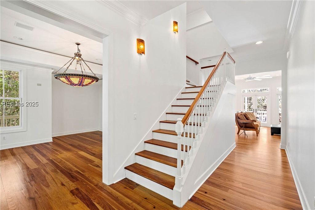 Image 5 of property listing at 104 Barnaby Blf, Seabrook, SC 29940