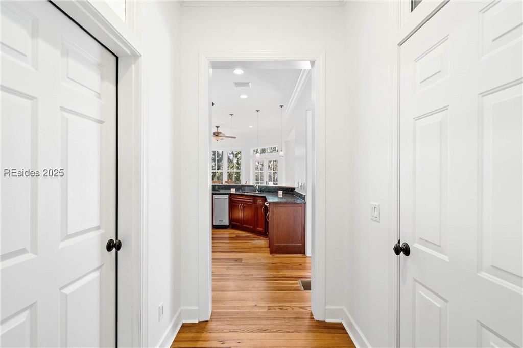 Image 9 of property listing at 104 Barnaby Blf, Seabrook, SC 29940