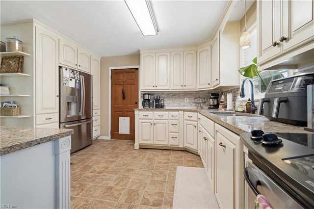 313 Lotz DR, Yorktown, VA 23692
