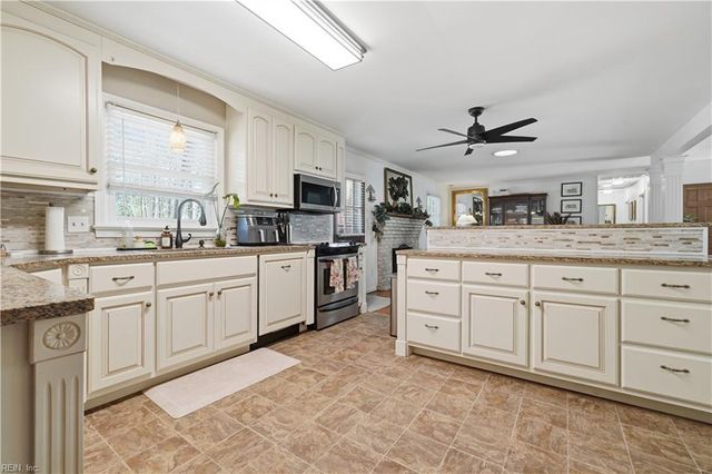 313 Lotz DR, Yorktown, VA 23692