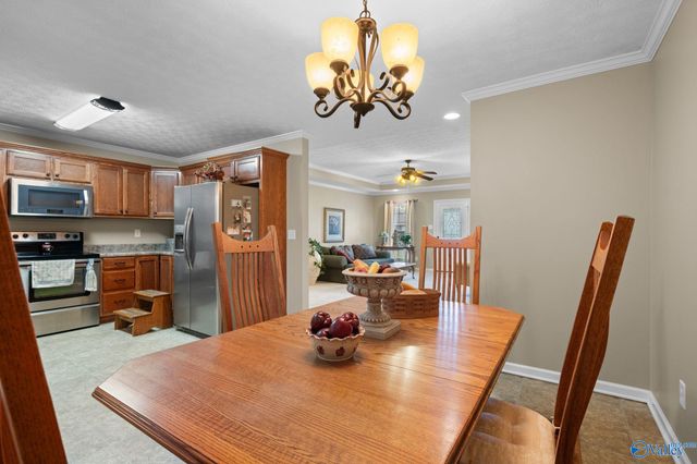 401 Twin Oaks Drive NW, Hartselle, AL 35640