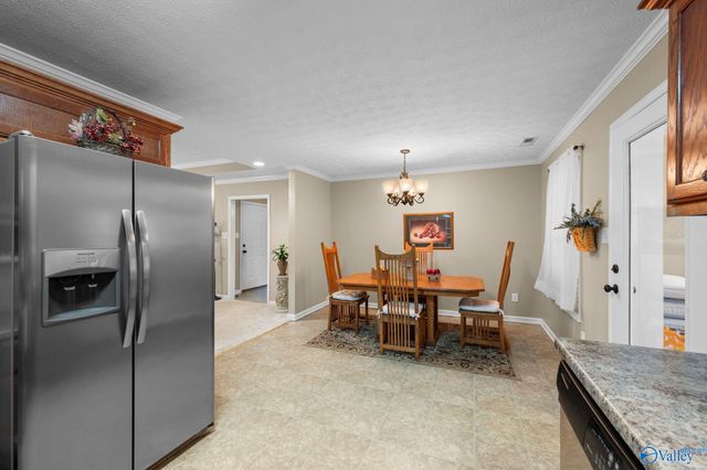 401 Twin Oaks Drive NW, Hartselle, AL 35640