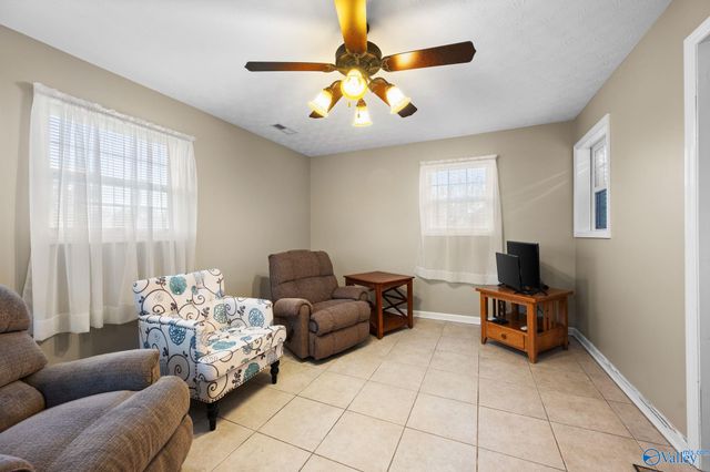 401 Twin Oaks Drive NW, Hartselle, AL 35640