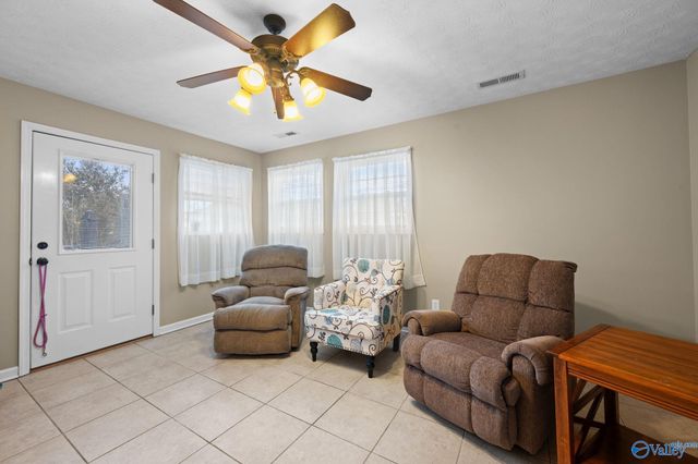 401 Twin Oaks Drive NW, Hartselle, AL 35640