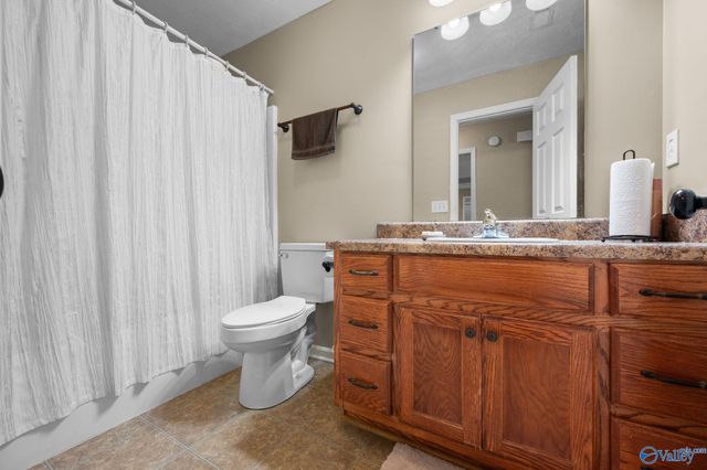 401 Twin Oaks Drive NW, Hartselle, AL 35640