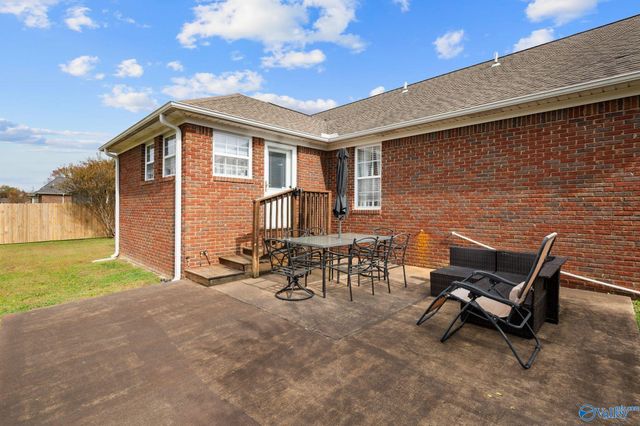 401 Twin Oaks Drive NW, Hartselle, AL 35640