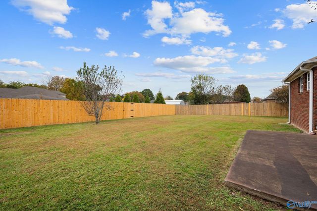 401 Twin Oaks Drive NW, Hartselle, AL 35640