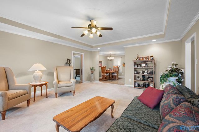 401 Twin Oaks Drive NW, Hartselle, AL 35640