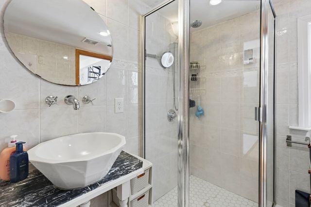 1000 Winthrop Ave 3, Revere, MA 02151