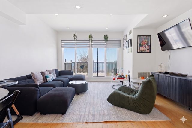 1000 Winthrop Ave 3, Revere, MA 02151