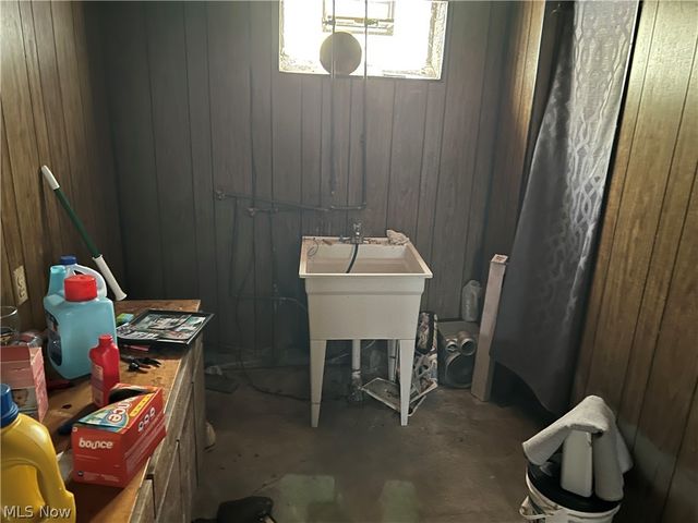 17001 Lipton Avenue, Cleveland, OH 44128